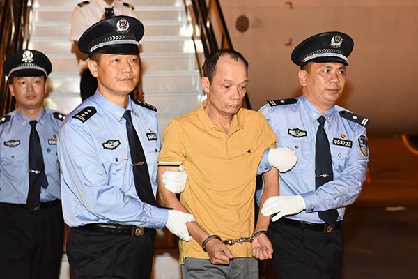 “红通人员”梁泽宁被新加坡执法部门遣返回中国